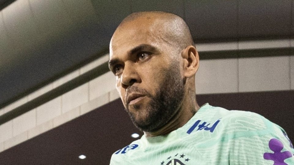 Leia mais sobre o artigo Daniel Alves permanecerá em prisão preventiva por “elevado risco de fuga”