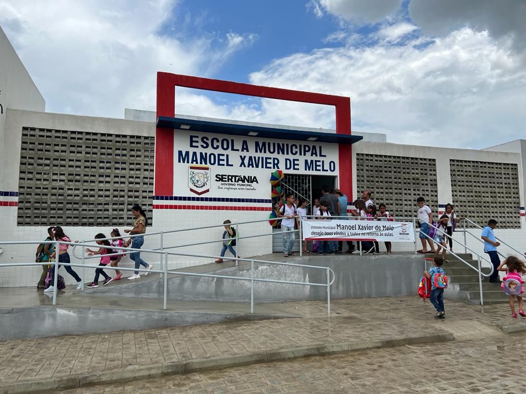 Leia mais sobre o artigo <strong>Sítio Caroá ganha novo prédio para a Escola Municipal Manoel Xavier de Melo</strong>