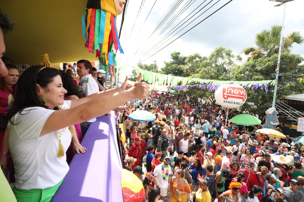 Leia mais sobre o artigo <strong>Governadora em exercício prestigia Folia dos Papangus em Bezerros</strong>