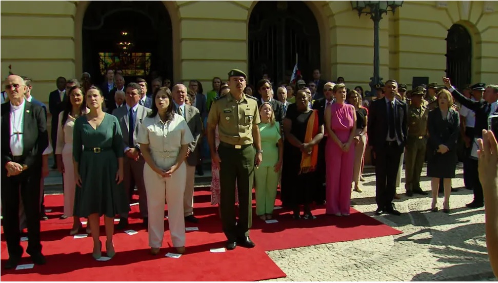 Leia mais sobre o artigo Em solenidade da Data Magna, Raquel Lyra diz que repassou verbas para empresas pagarem a terceirizados