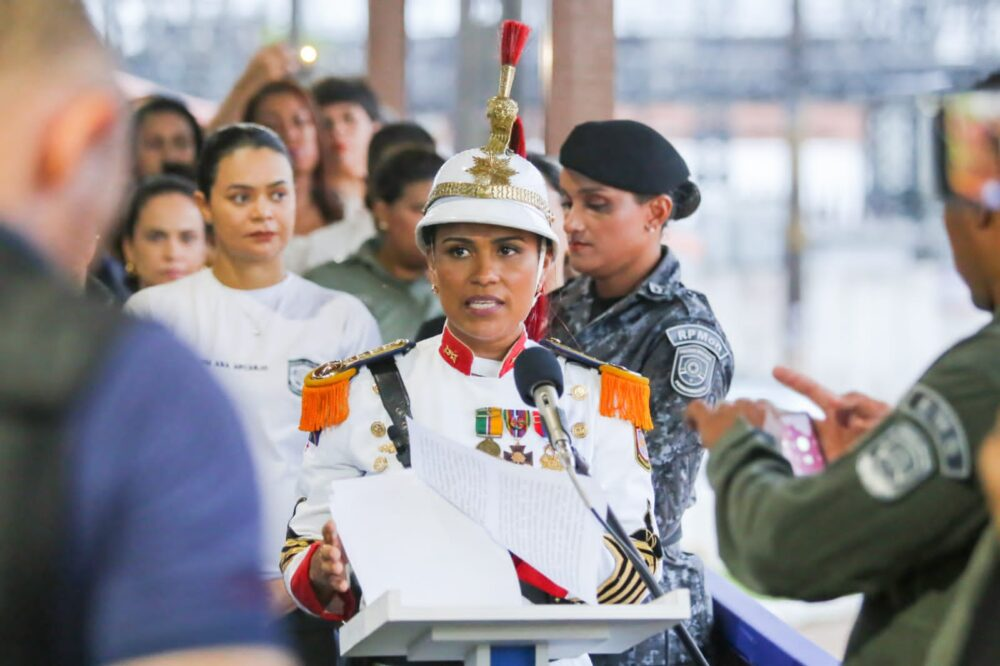 Leia mais sobre o artigo Raquel empossa primeira mulher no comando da Cavalaria da Polícia Militar de Pernambuco