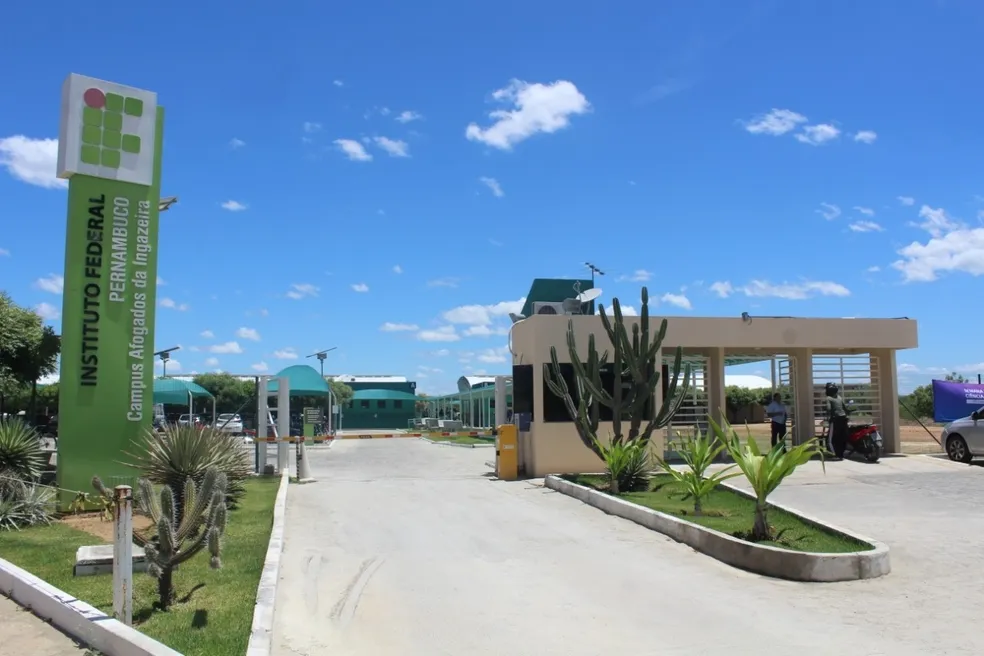 Leia mais sobre o artigo IFPE lança edital com 26 vagas para professor substituto