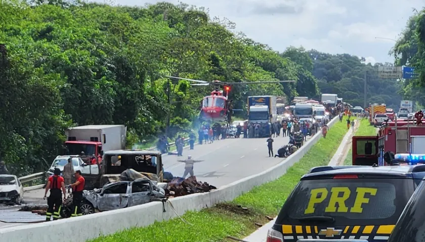 Leia mais sobre o artigo Sobe para 14 número de feridos de acidente com 15 veículos na BR-408, no Grande Recife