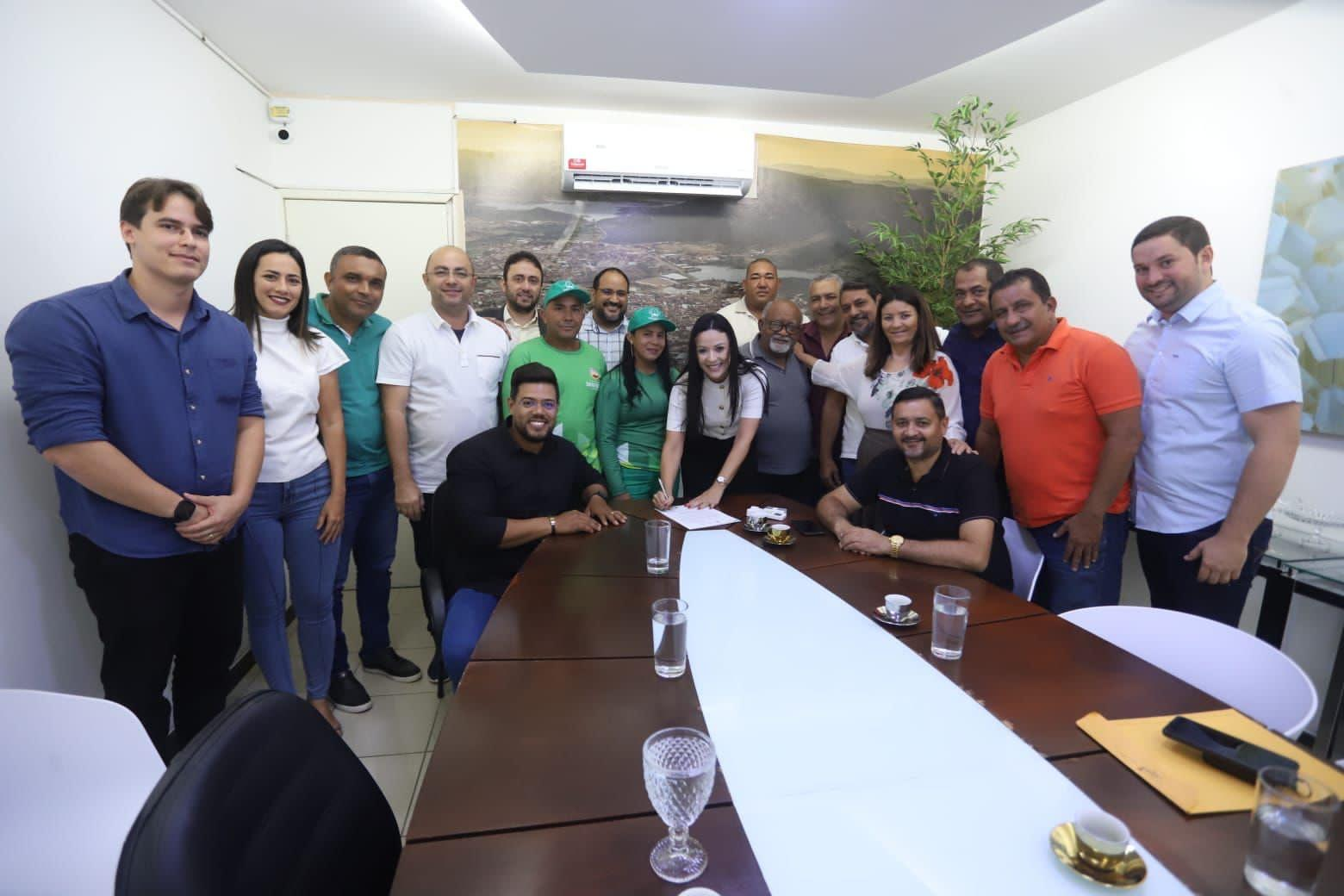 Leia mais sobre o artigo Márcia Conrado sanciona lei que concede auxílio transporte a todos os servidores de Serra Talhada