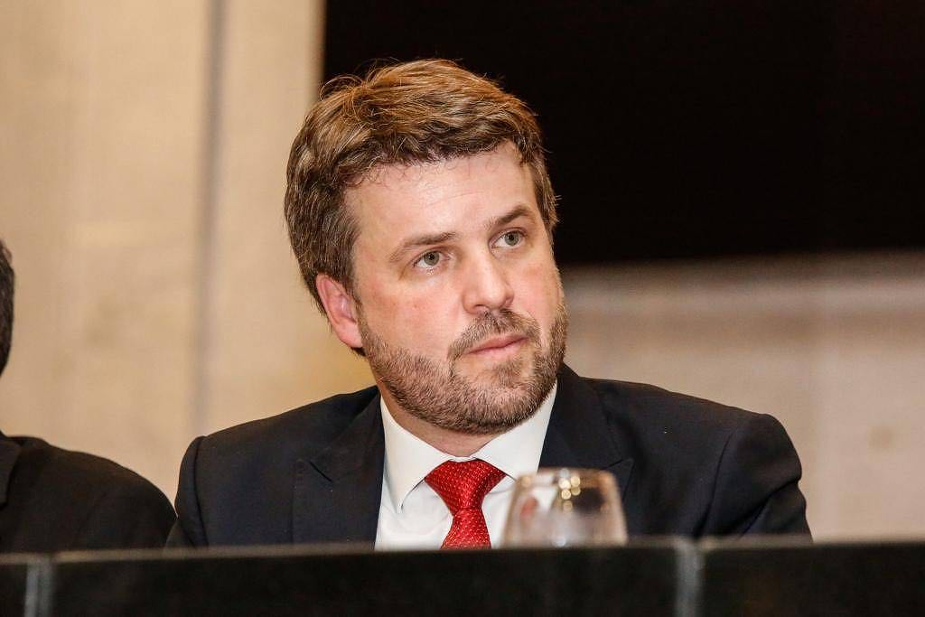 Leia mais sobre o artigo Assembleia Legislativa de Pernambuco aprova filho para substituir o pai no Tribunal de Contas