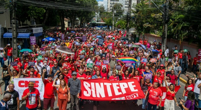 Leia mais sobre o artigo Sindicato dos professores recebeu projeto de Raquel Lyra com ‘nota de indignação’