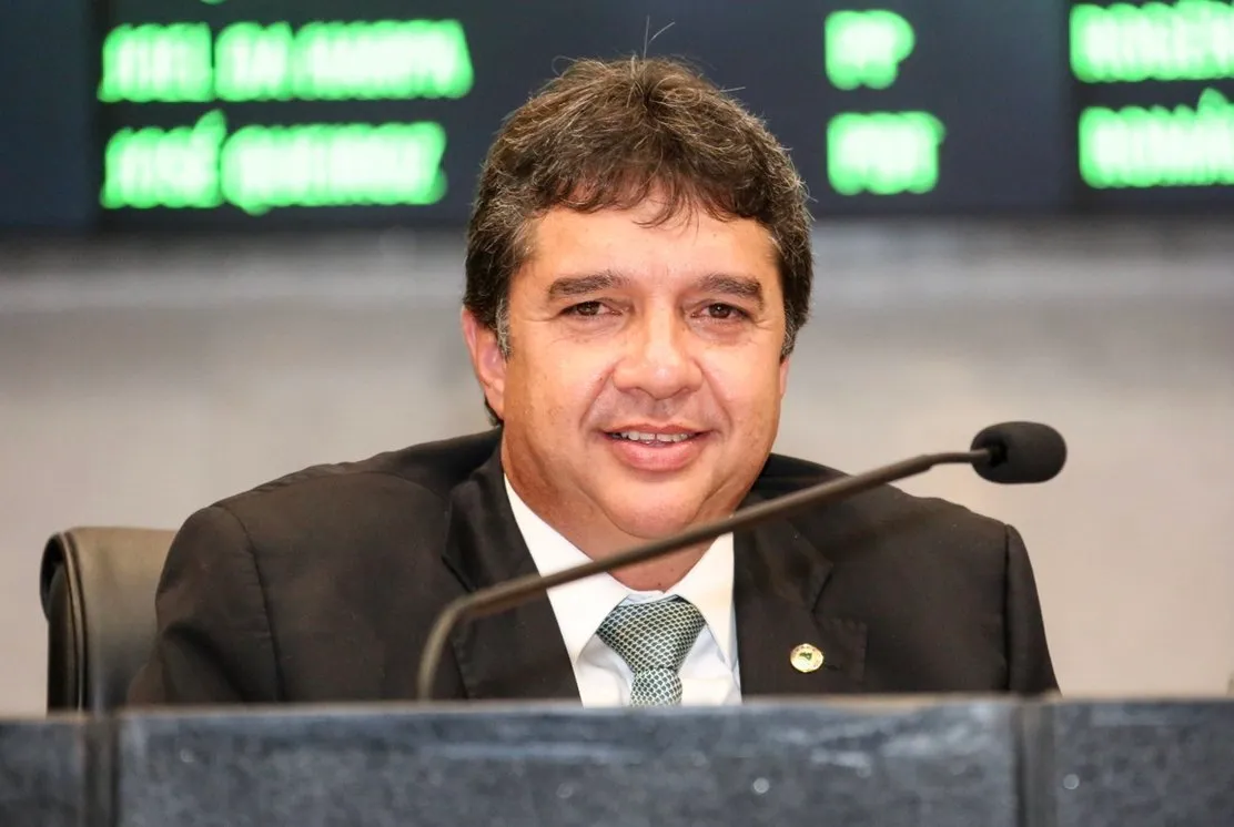 Leia mais sobre o artigo Desistência de Uchôa Jr. de disputar vaga no TCE-PE encerra sonho de Gonzaga