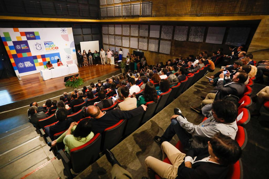 Leia mais sobre o artigo Governadora Raquel Lyra reúne 1º e 2º escalões do governo para debater as prioridades da gestão