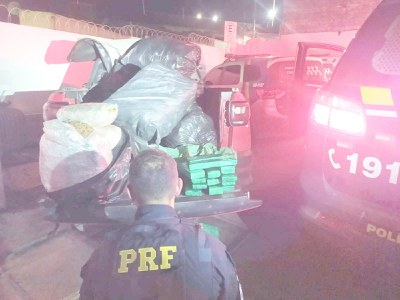 Leia mais sobre o artigo PRF detém dupla com 179 Kg de maconha em Arcoverde