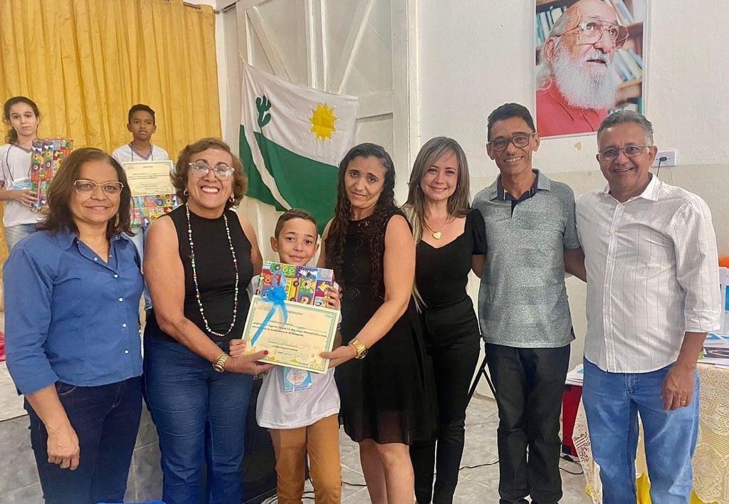 Leia mais sobre o artigo Sertânia classifica estudante para etapa regional do 13º Concurso Ler Bem