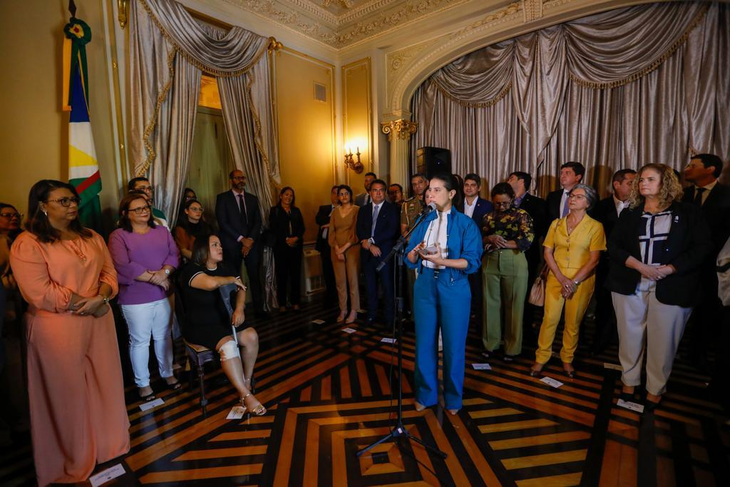 Leia mais sobre o artigo Governadora Raquel Lyra empossa 16 novos gerentes regionais de educação