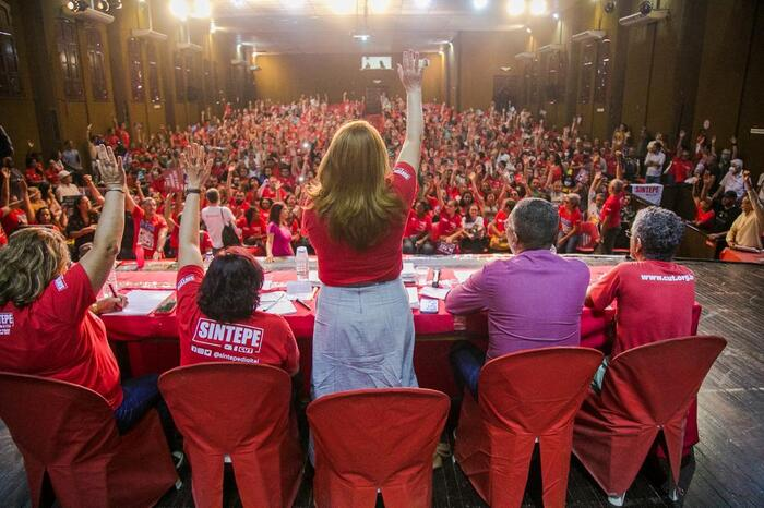 Leia mais sobre o artigo Sintepe decide suspender greve