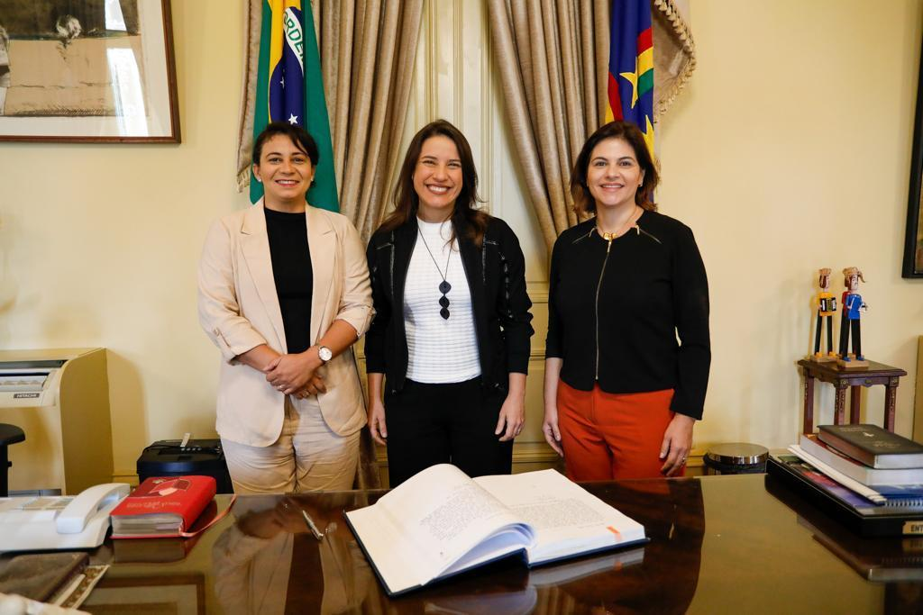 Leia mais sobre o artigo Governadora Raquel Lyra empossa nova secretária de Desenvolvimento Agrário, Agricultura, Pecuária e Pesca