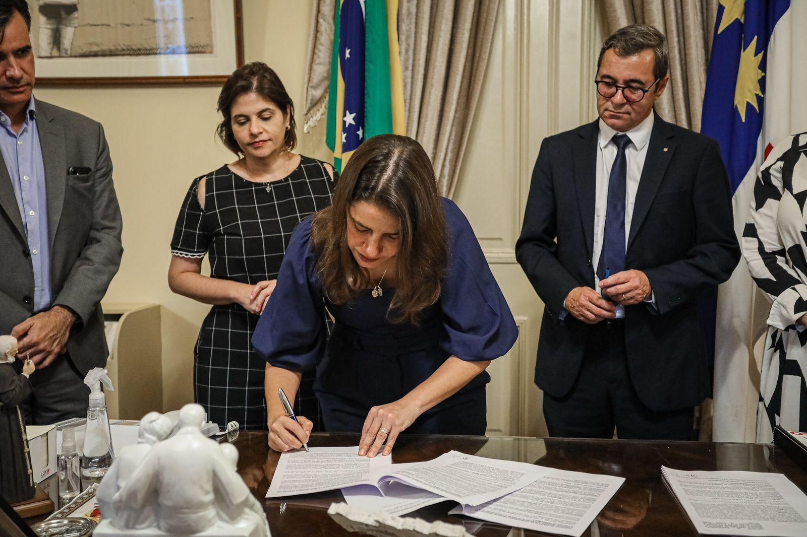 Leia mais sobre o artigo Governo de Pernambuco  assina contrato de financiamento  com o Banco do Brasil