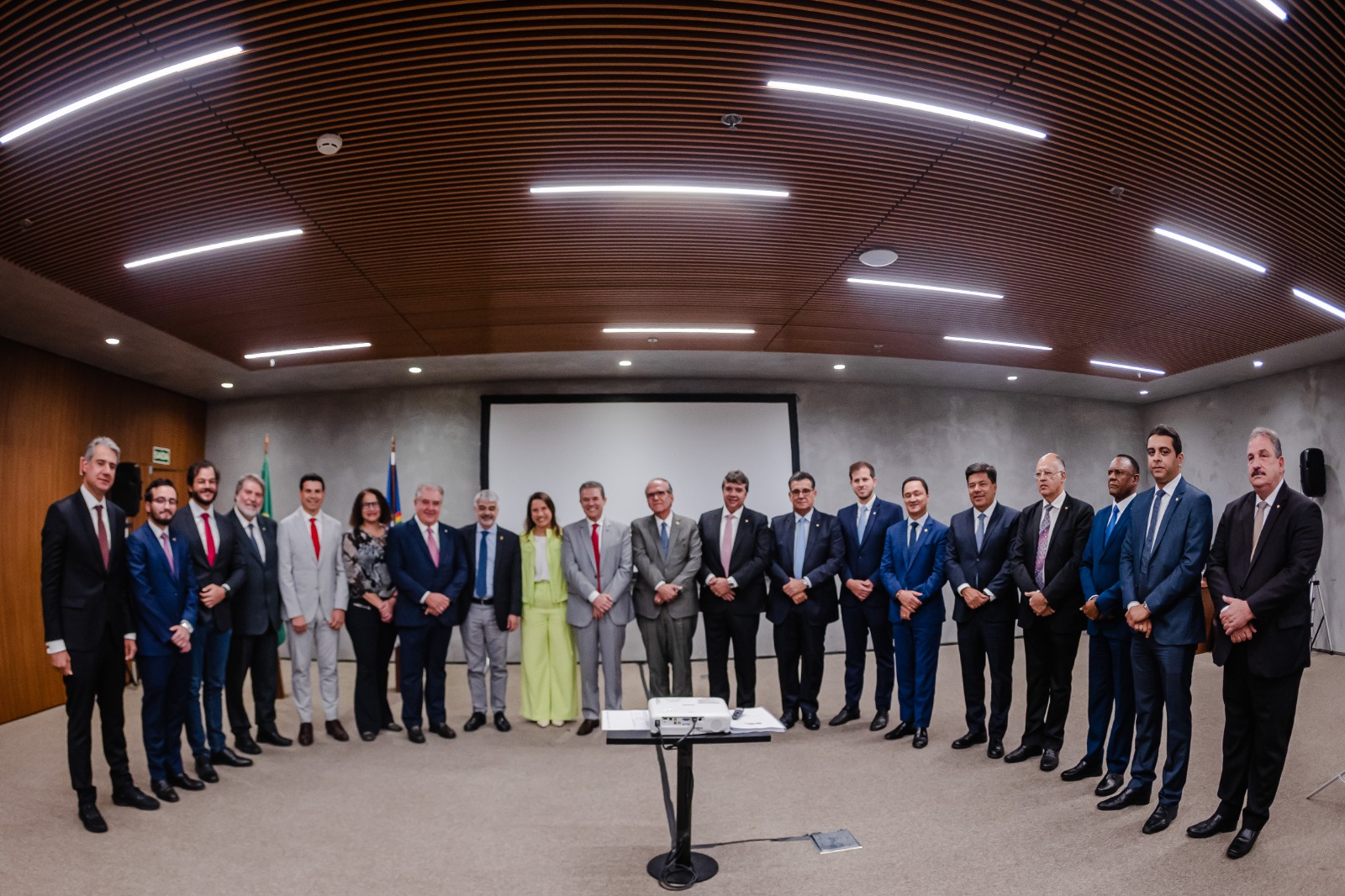 Leia mais sobre o artigo Bancada federal deve destinar R$ 1,4 bi a Pernambuco via emendas