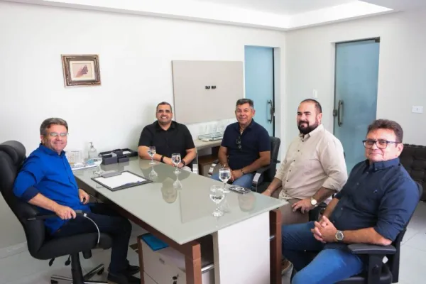 Leia mais sobre o artigo Prefeitura e UNIFIP firmam protocolo de intenções instalação de curso de medicina em Afogados da Ingazeira