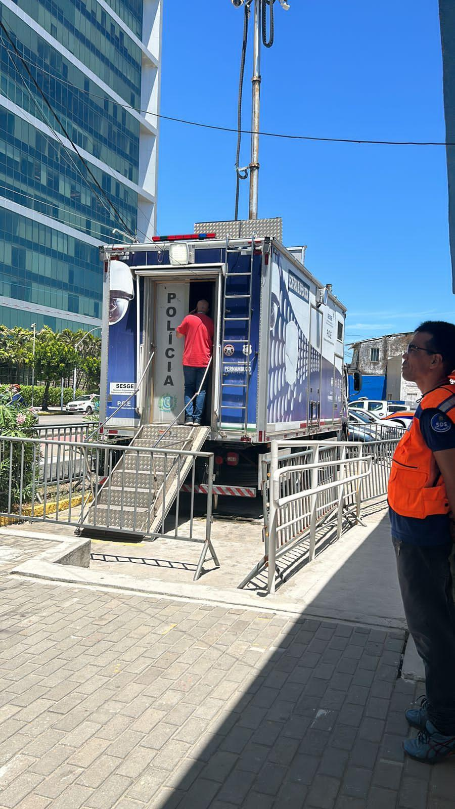 Leia mais sobre o artigo Operação de Segurança do Réveillon 2024 conta com câmeras e equipamentos itinerantes de videomonitoramento