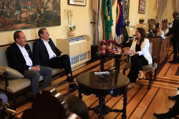 Leia mais sobre o artigo Danilo Cabral se reúne com Raquel Lyra