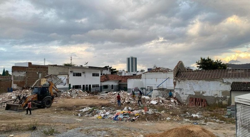 Leia mais sobre o artigo Patrimônio é demolido pela Prefeitura no interior de Pernambuco