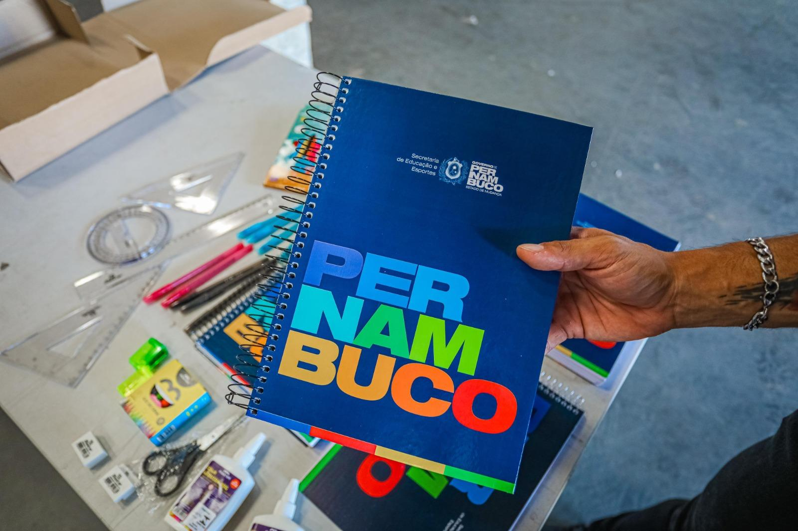 Leia mais sobre o artigo Escolas da rede estadual começam a receber kit escolar e fardamento para o ano letivo de 2024