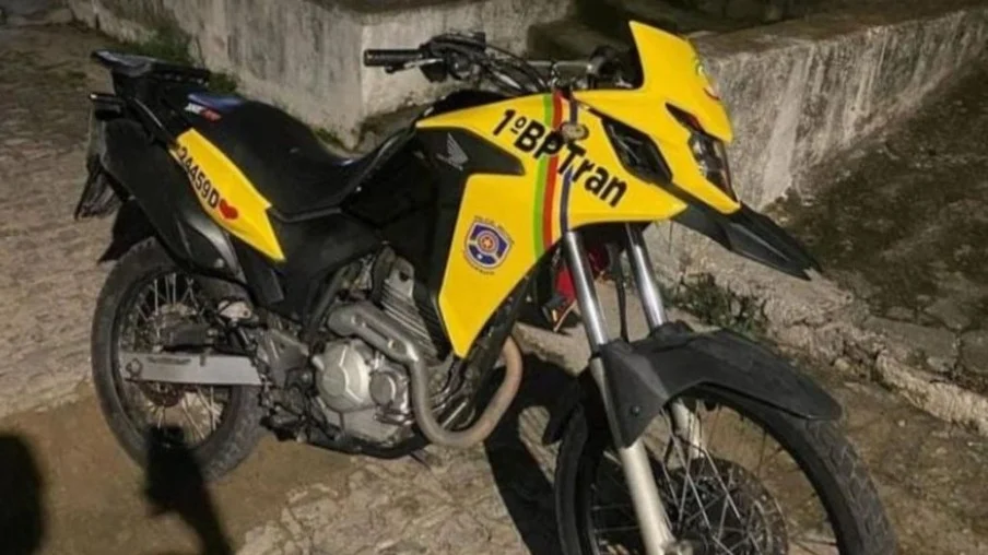 Leia mais sobre o artigo Homem é preso após adesivar moto igual a do BPTRAN
