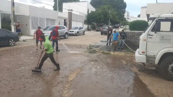 Leia mais sobre o artigo Prefeitura de Arcoverde intensifica limpeza em áreas que ficaram alagadas