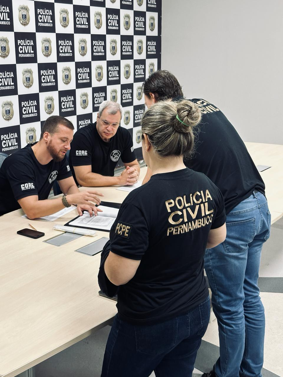 Leia mais sobre o artigo Polícia cumpre 14 mandados de prisão e de buscas contra suspeitos de atacar ônibus do Fortaleza