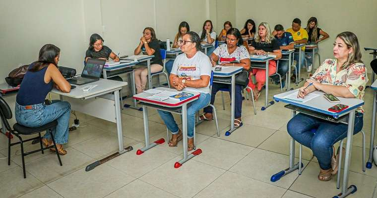 Leia mais sobre o artigo Sertânia realiza encontro para formação e qualificação da Equipe de Escuta Especializada