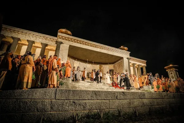 Leia mais sobre o artigo Raquel Lyra prestigia 55ª edição da Paixão de Cristo de Nova Jerusalém