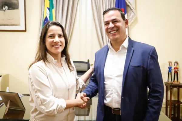 Leia mais sobre o artigo Raquel recebe prefeito de Garanhuns para planejar Festival de Inverno