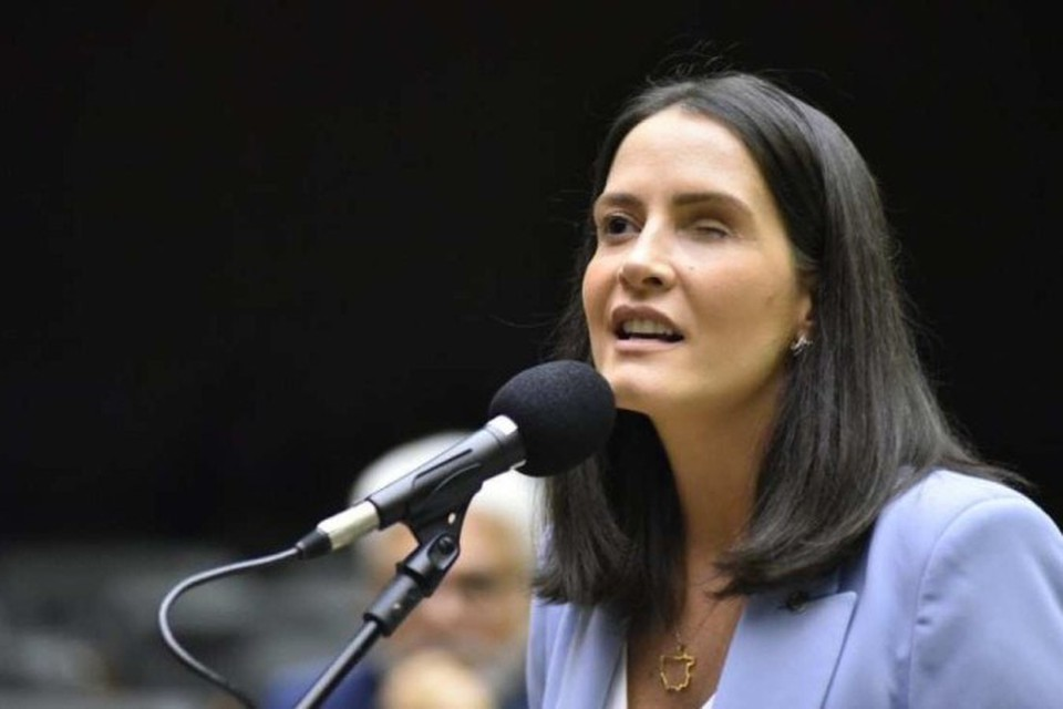 Leia mais sobre o artigo Deputada federal Amália Barros morre aos 39 anos