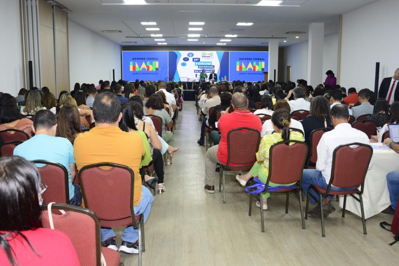 Leia mais sobre o artigo Secretários municipais de educação se reúnem no Recife para Fórum Extraordinário