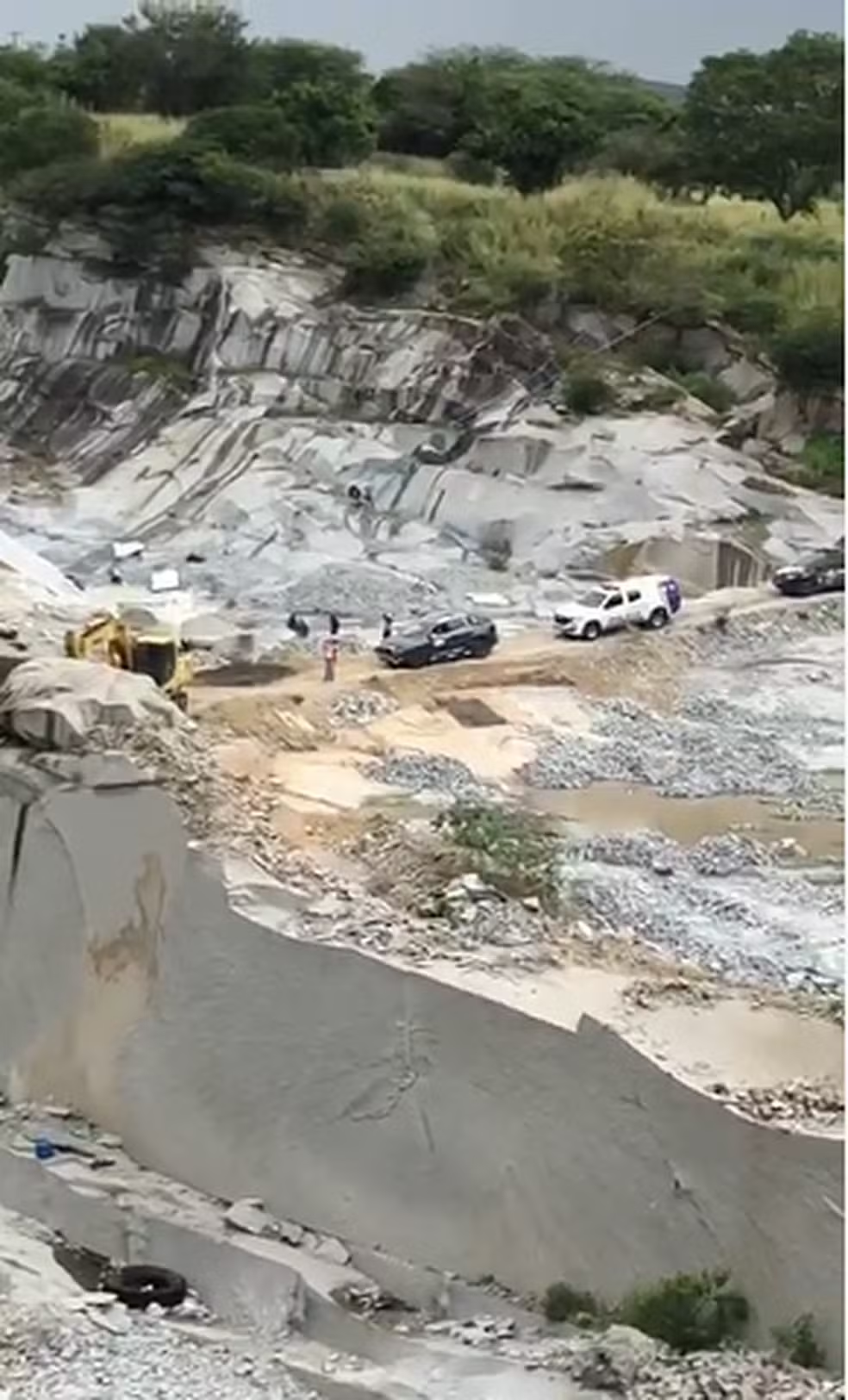 Leia mais sobre o artigo Polícia realiza operação para combater crime ambiental de extração ilegal de minério em Encruzilhada de São João