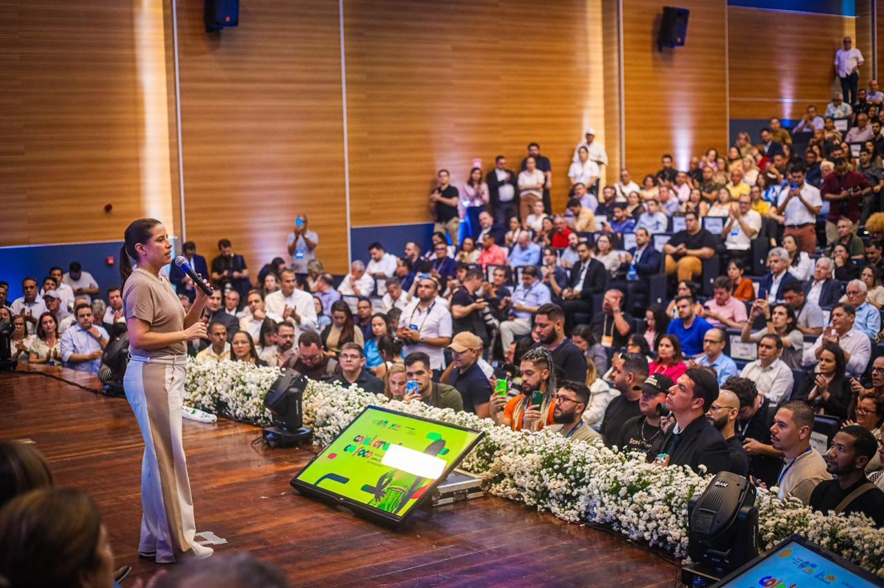 Leia mais sobre o artigo Governadora Raquel Lyra entrega novos ônibus escolares a todos os 184 municípios pernambucanos