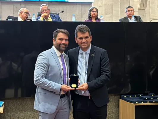 Leia mais sobre o artigo Amupe recebe medalha em homenagem aos 200 anos da Confederação do Equador