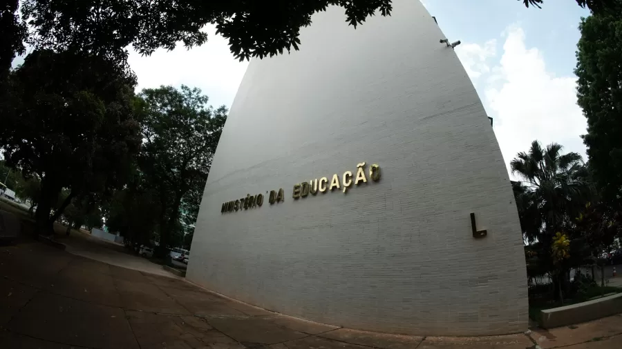 Leia mais sobre o artigo MEC suspende criação de cursos a distância até 2025 e fixa prazo para criar novas regras