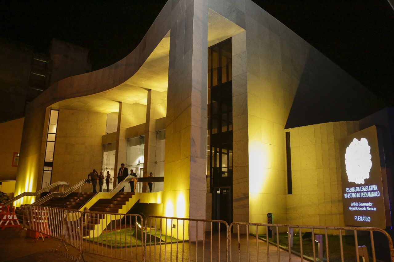 Leia mais sobre o artigo Alepe abre inscrições gratuitas para seminário de 200 anos da primeira Constituição brasileira