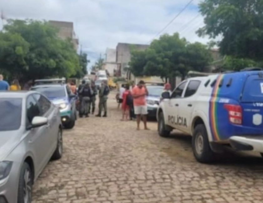 Leia mais sobre o artigo Sertânia: PM reformado tenta matar a mulher e tira a própria vida