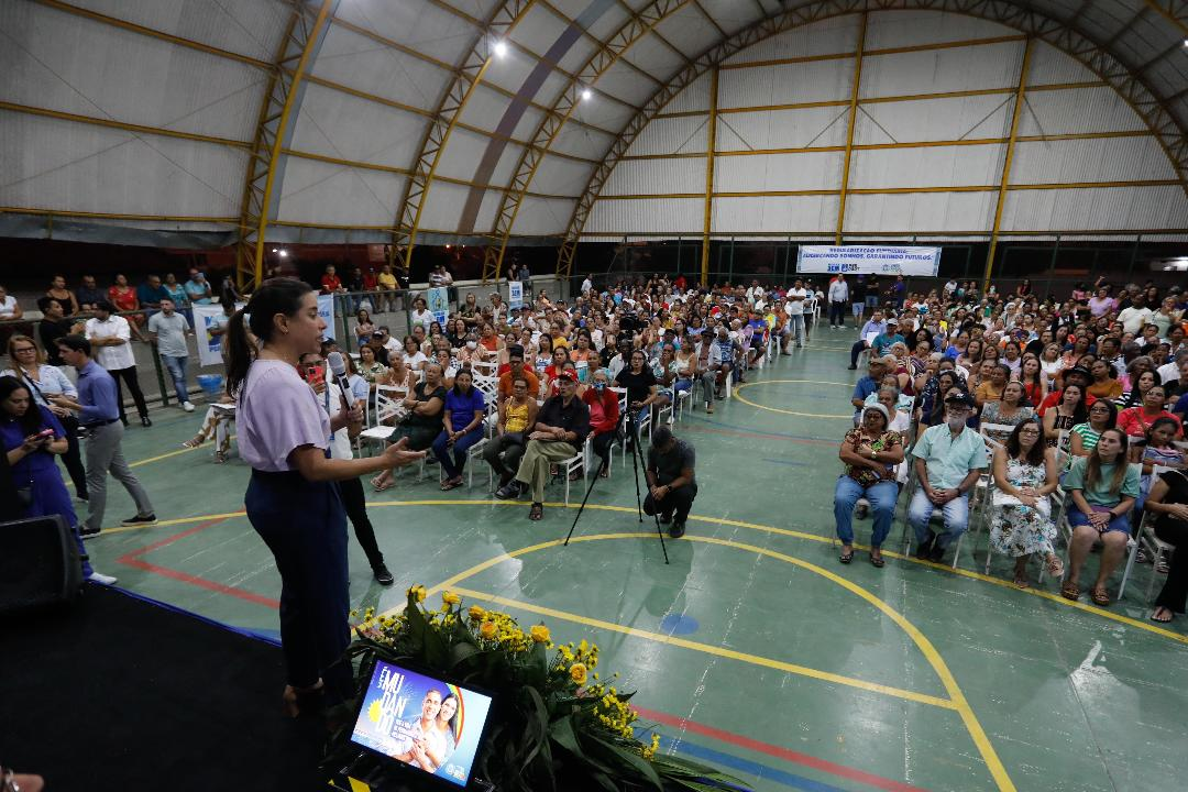 Leia mais sobre o artigo Salgueiro: Governadora Raquel Lyra entrega 617 títulos de propriedade e assina ordem de serviço para recuperação do aeroporto