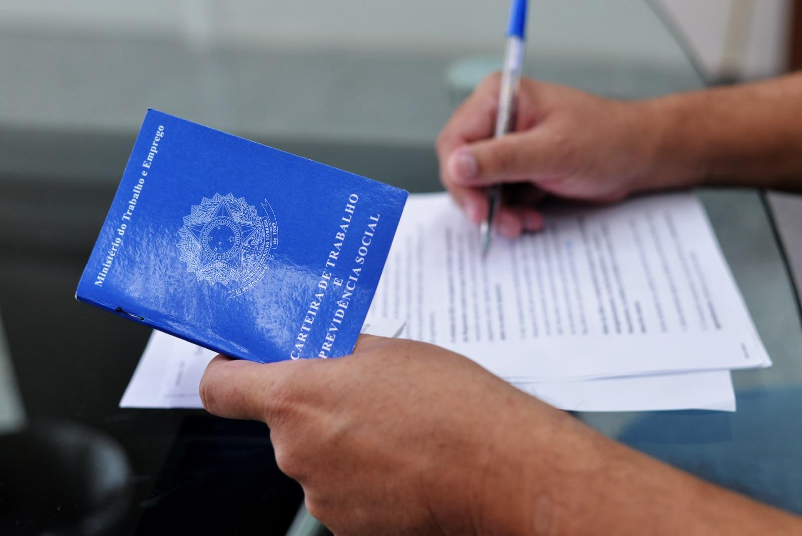 Leia mais sobre o artigo Pernambuco registra a menor taxa de desemprego desde 2015, segundo IBGE