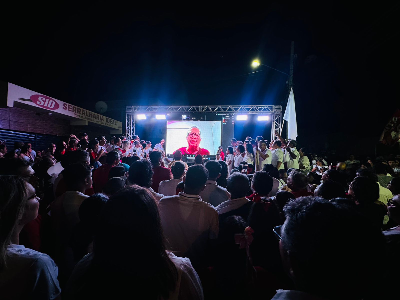 Leia mais sobre o artigo Ângelo exibe extensão da facada em resposta a advogado do agressor