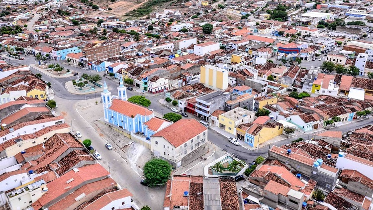 Leia mais sobre o artigo Sertânia: Pollyanna Abreu apresenta primeiros nomes de sua equipe de secretários