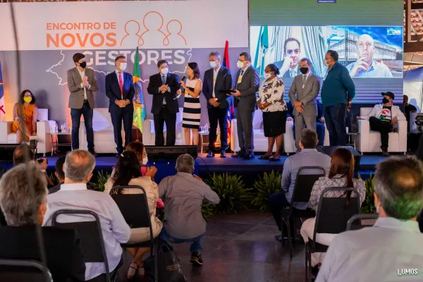 Leia mais sobre o artigo Amupe reúne prefeitos eleitos em Seminário de Novos Gestores