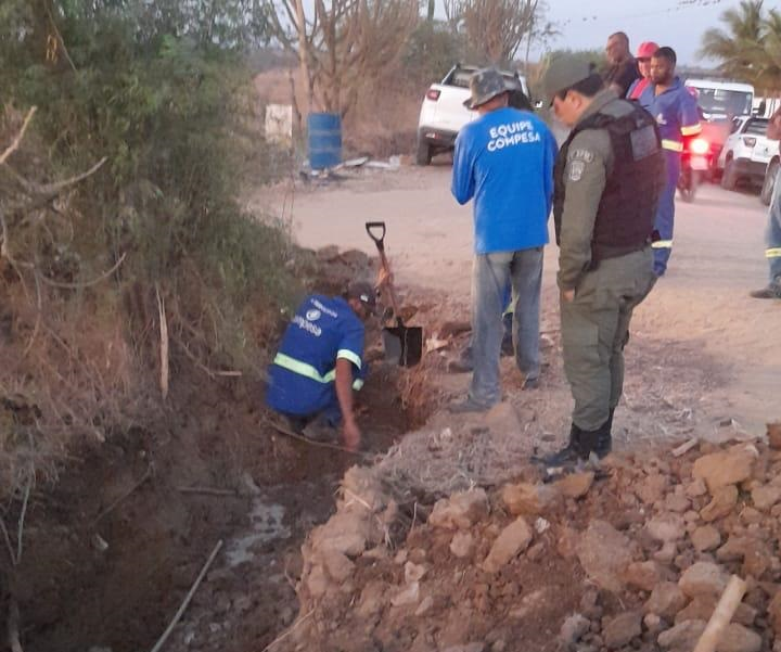 Leia mais sobre o artigo Operação da Compesa retira 162 ligações clandestinas em Riacho das Almas