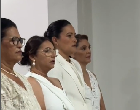 Leia mais sobre o artigo Pollyanna Abreu, Teresa Raquel e vereadores tomam posse em Sertânia