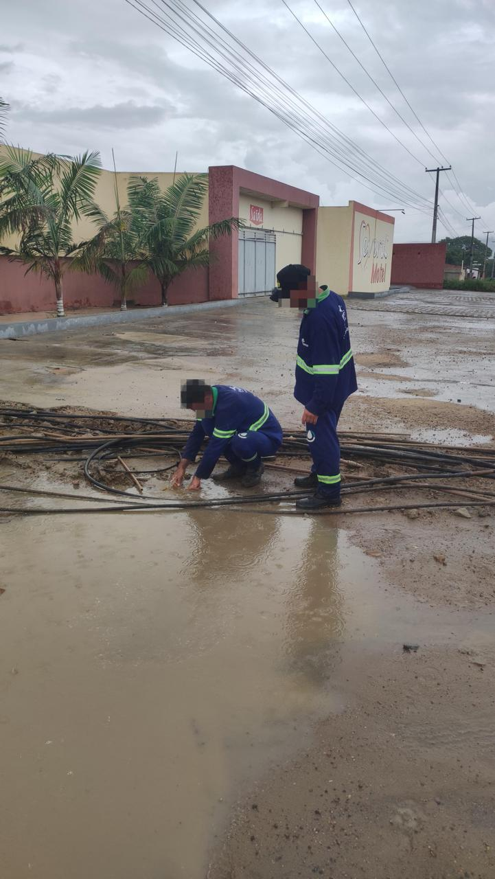 Leia mais sobre o artigo Compesa elimina 50 ligações clandestinas em Exu