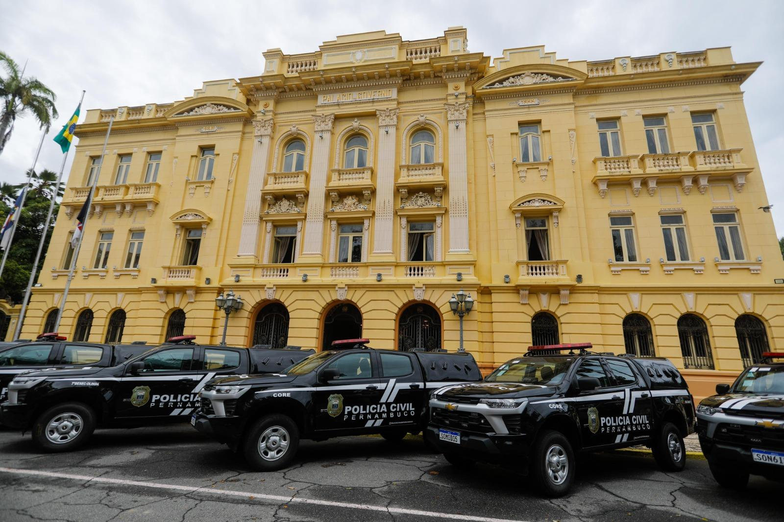 Leia mais sobre o artigo Governadora Raquel Lyra entrega novas viaturas e equipamentos para as Forças Operacionais
