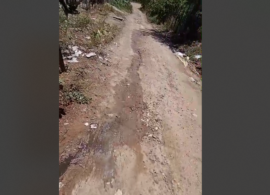 Leia mais sobre o artigo Moradores da Vila da Caixa cobram solução sobre cano de esgoto estourado pela equipe da própria prefeitura