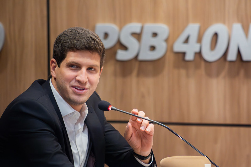 Leia mais sobre o artigo João Campos aponta erro inicial do TCE e má-fé na divulgação de superfaturamento de kits escolares