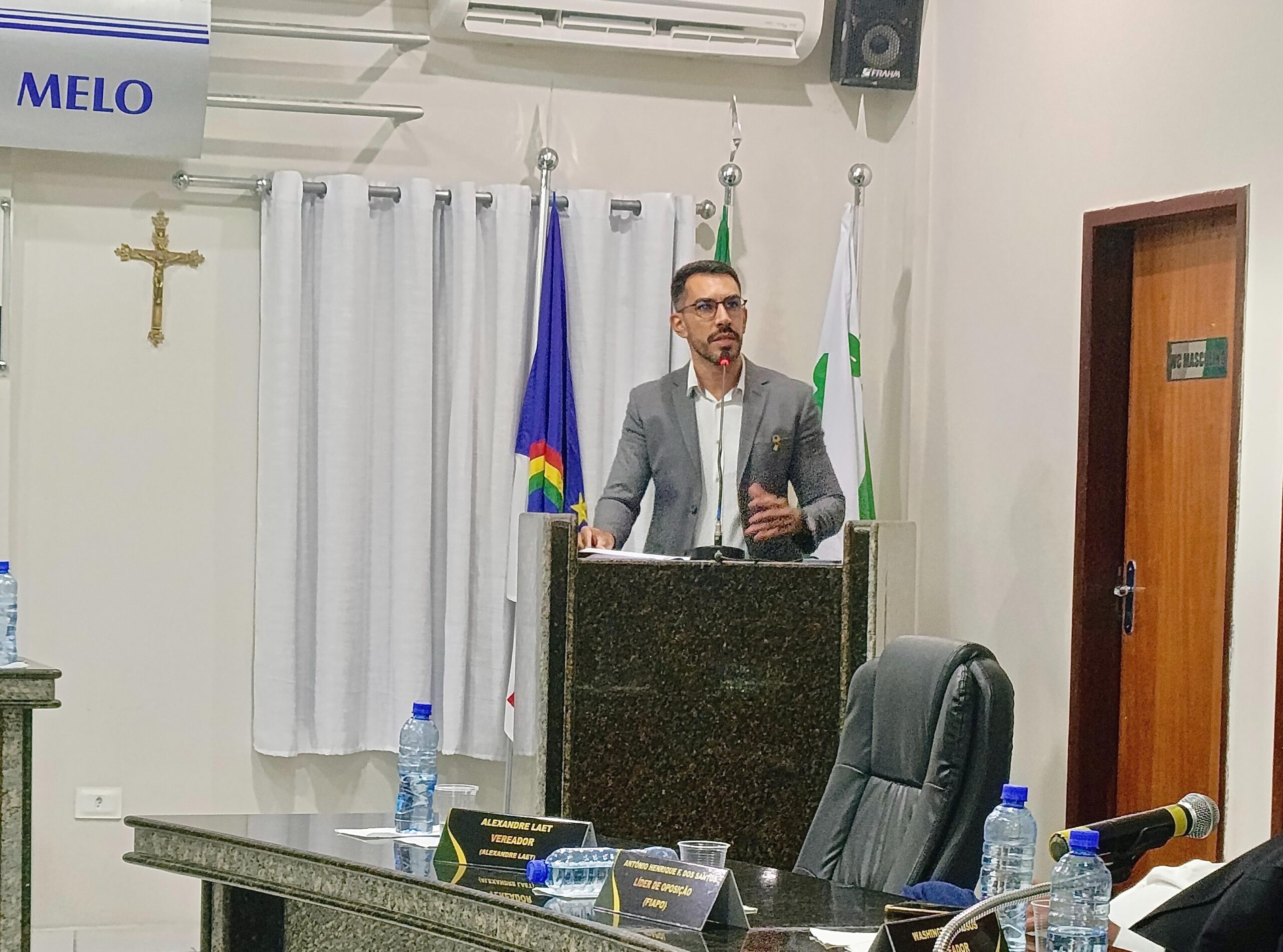 Leia mais sobre o artigo Vereador Alexandre Laet defende regulamentação de fogos de artifício para proteger pessoas com TEA em Sertânia